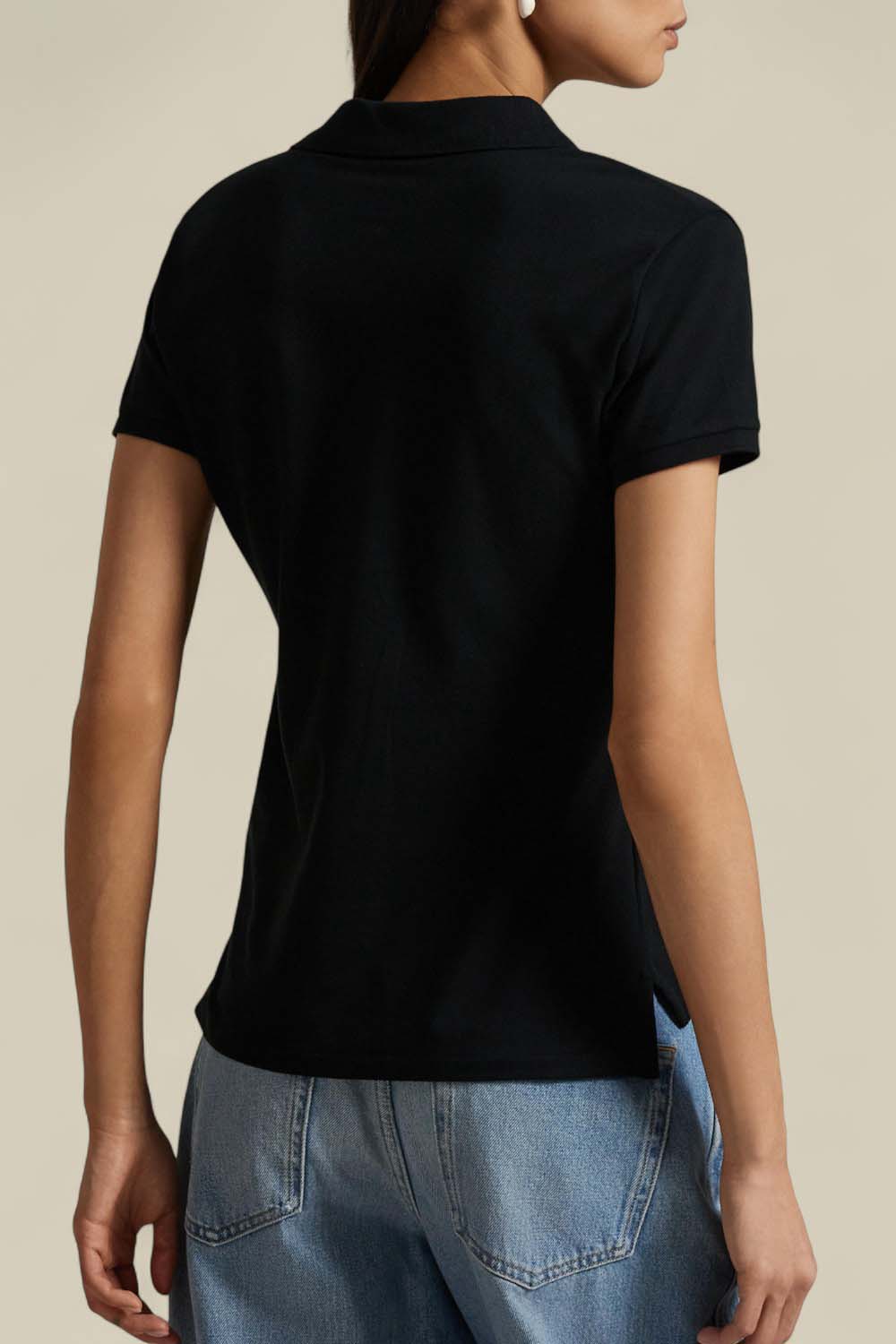 תמונת דוגמן אחורית של חולצת פולו