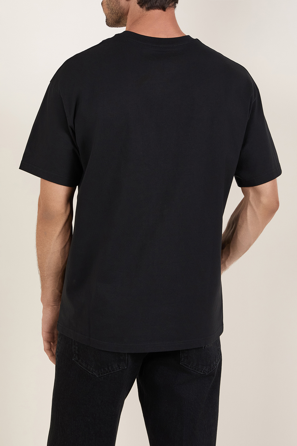 תמונת דוגמן אחורית של חולצת טי