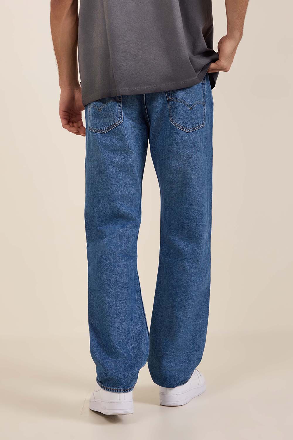 תמונת דוגמן אחורית של מכנסי ג'ינס 501 בגזרה ישרה