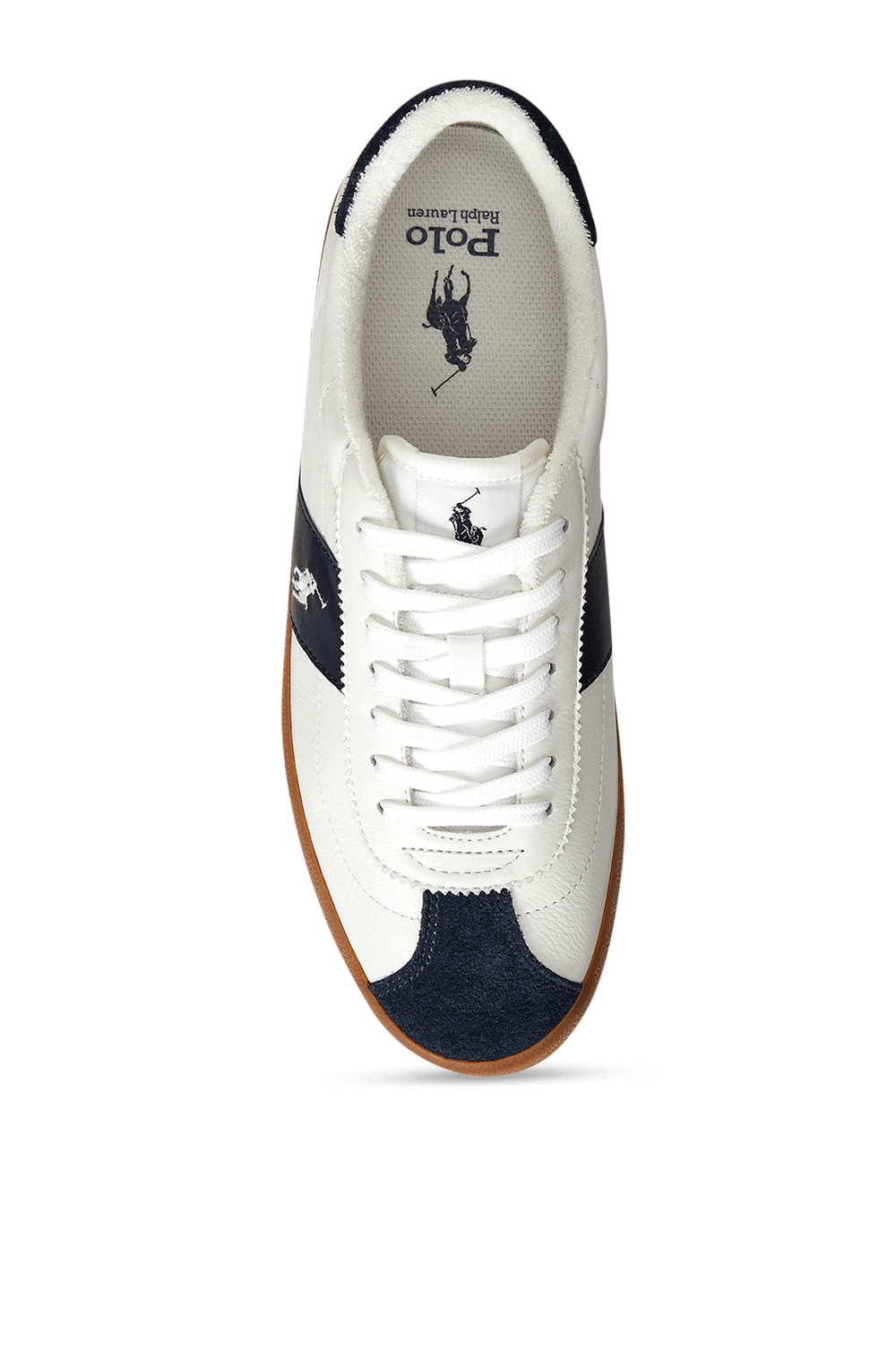 תמונת תקריב של נעלי סניקרס