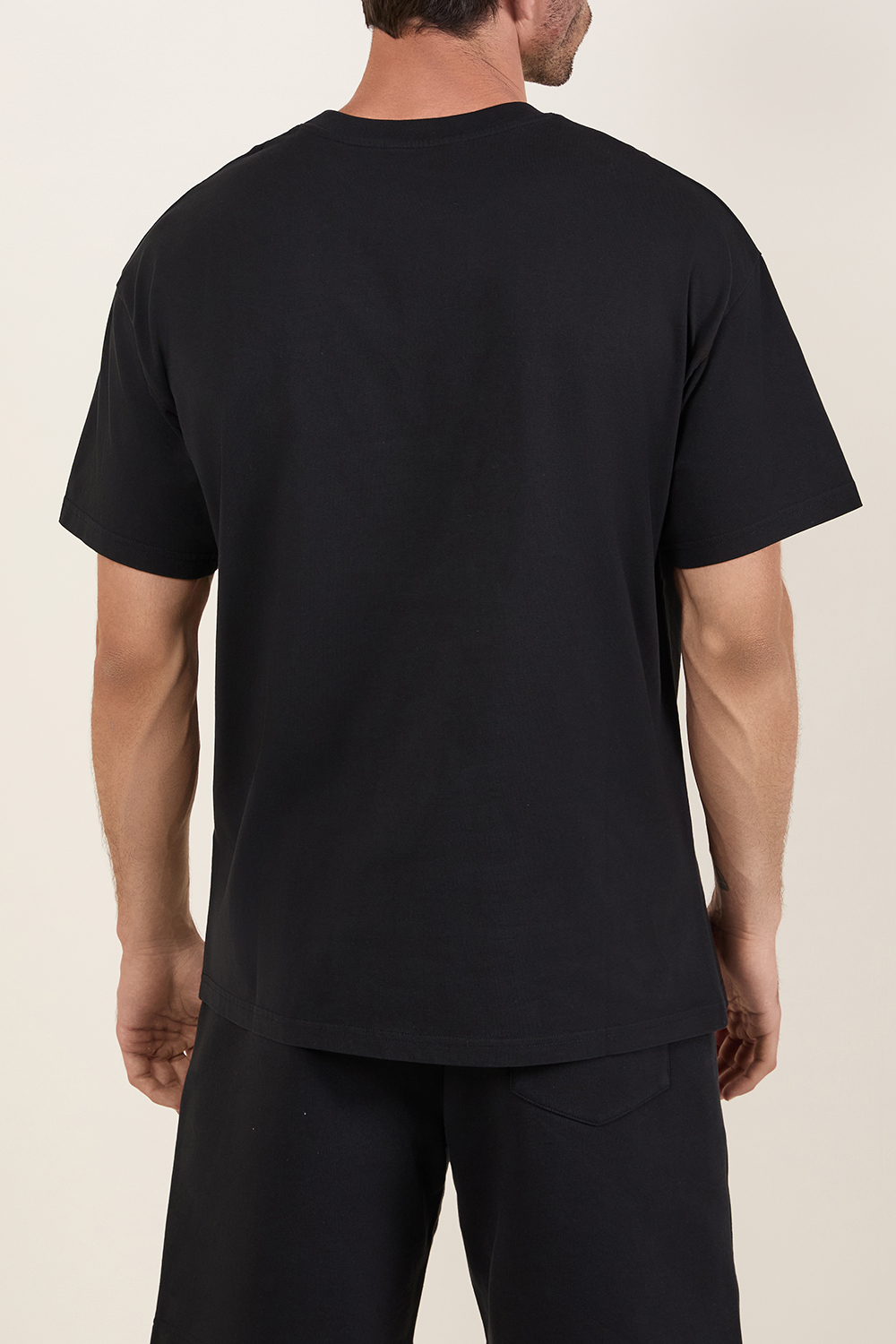 תמונת דוגמן אחורית של חולצת טי