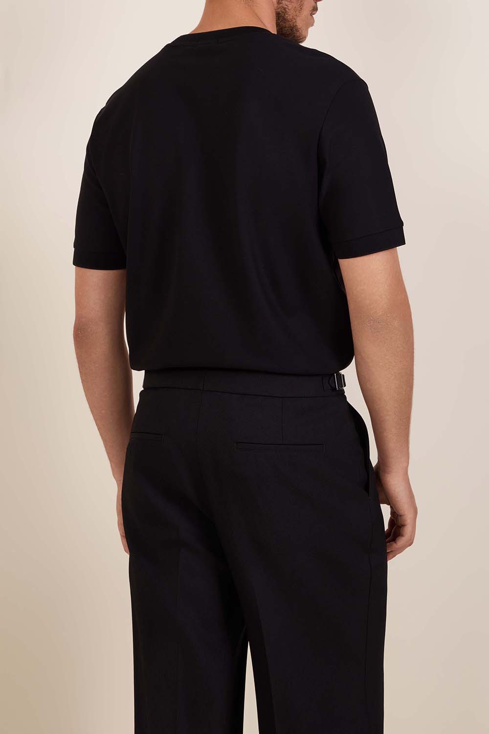 תמונת דוגמן אחורית של חולצת טי