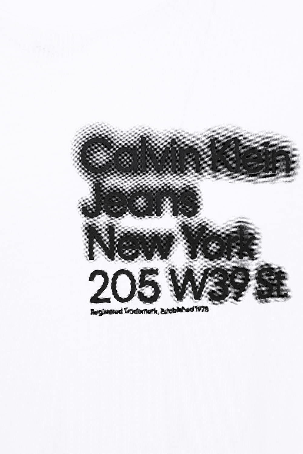 תמונה אחורית של חולצת טי עם הדפס ניו יורק