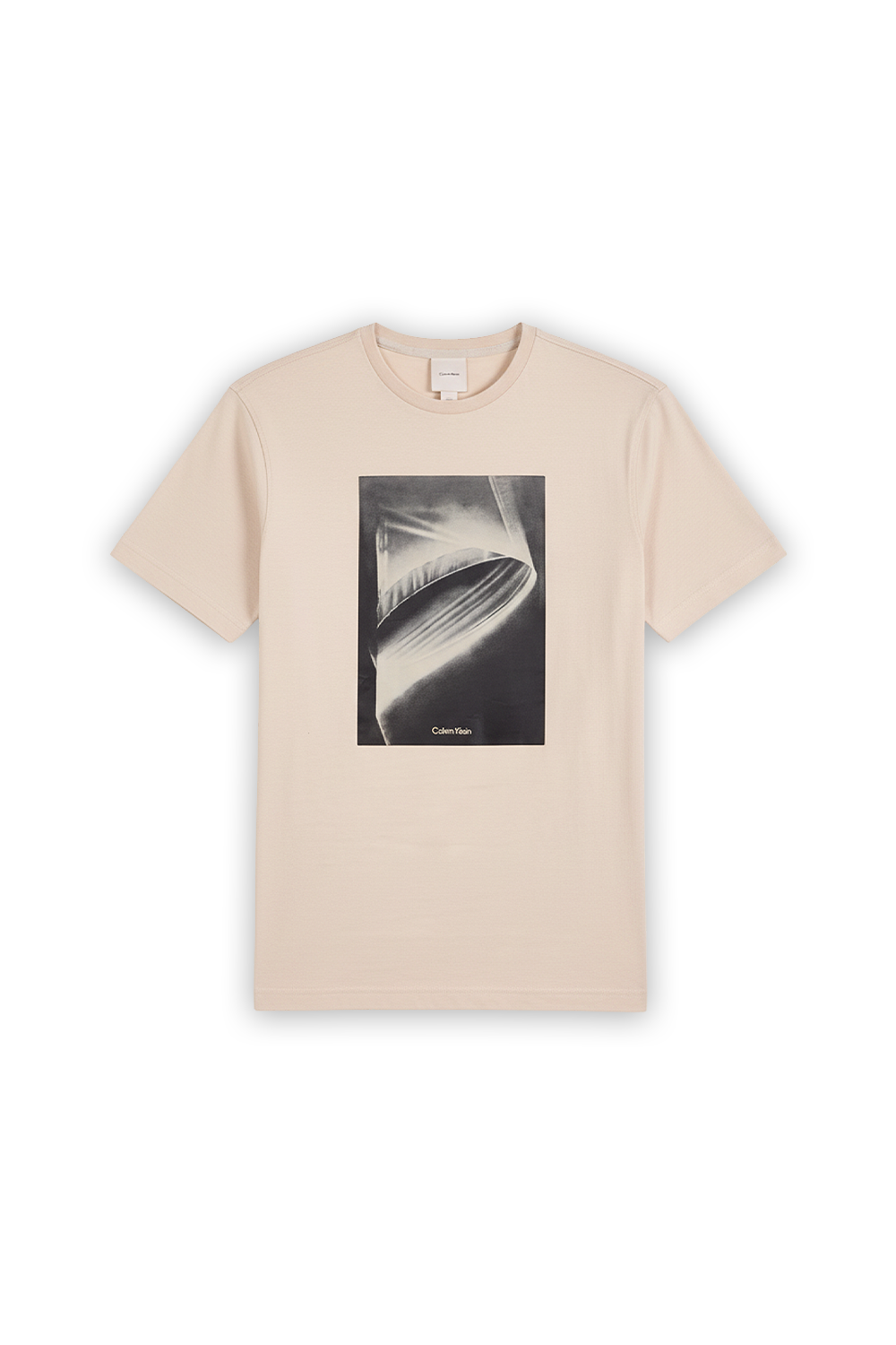 תמונה קידמית של חולצת טי