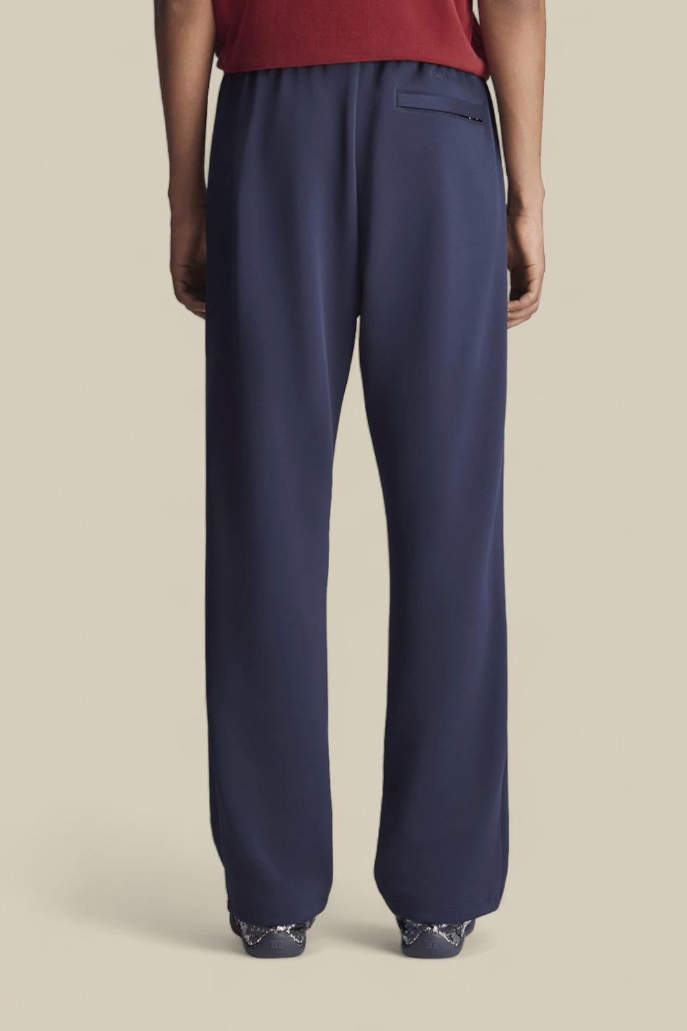 תמונת דוגמן אחורית של אדידס X וולס בונר מכנסי ג'וג