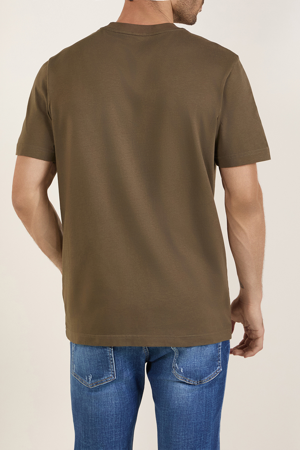 תמונת דוגמן אחורית של חולצת טי