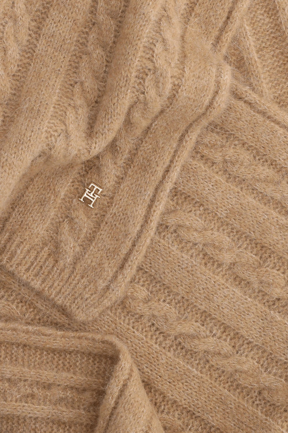 תמונה אחורית של צעיף צמר