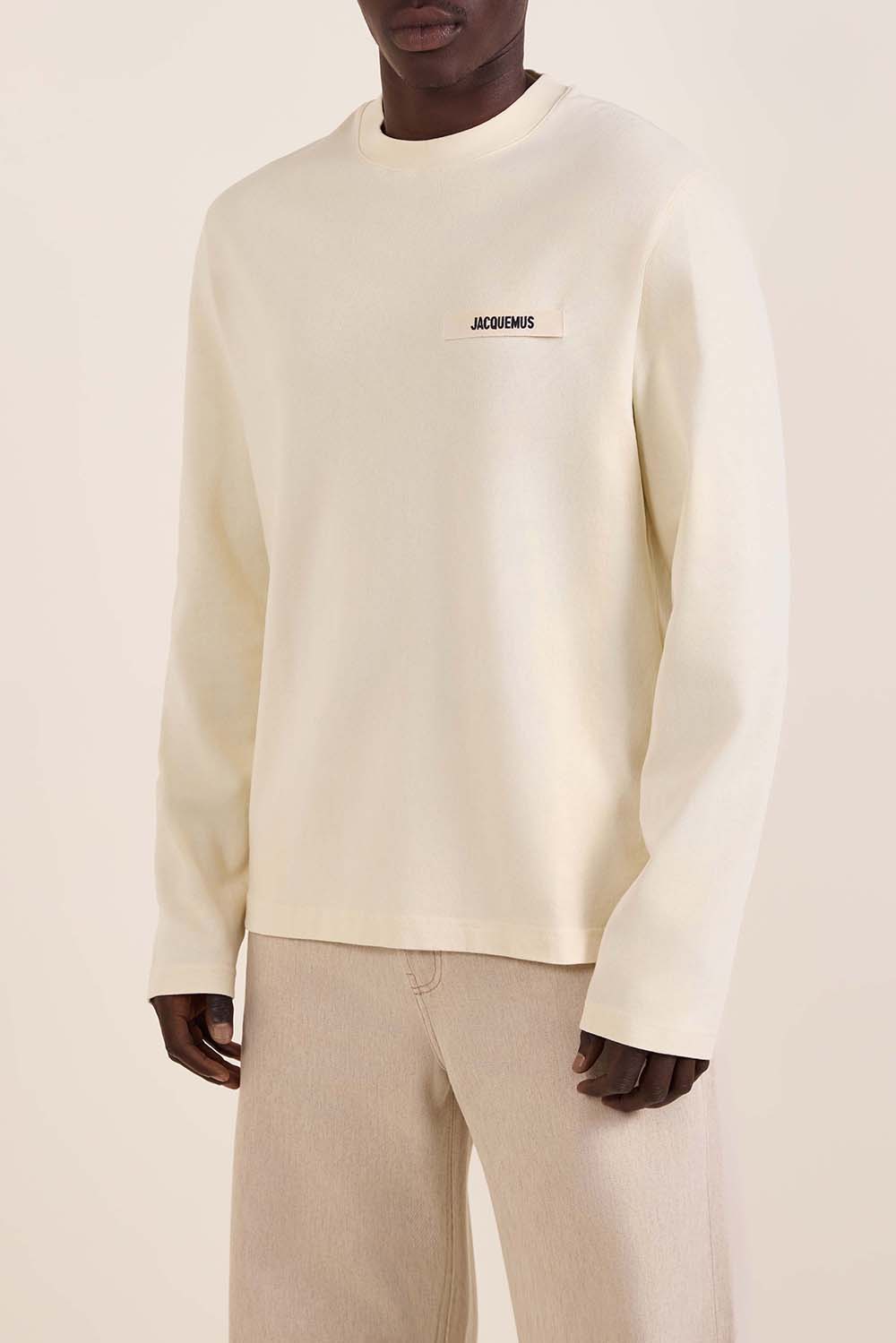 תמונת דוגמן קידמית של חולצת טי ארוכה