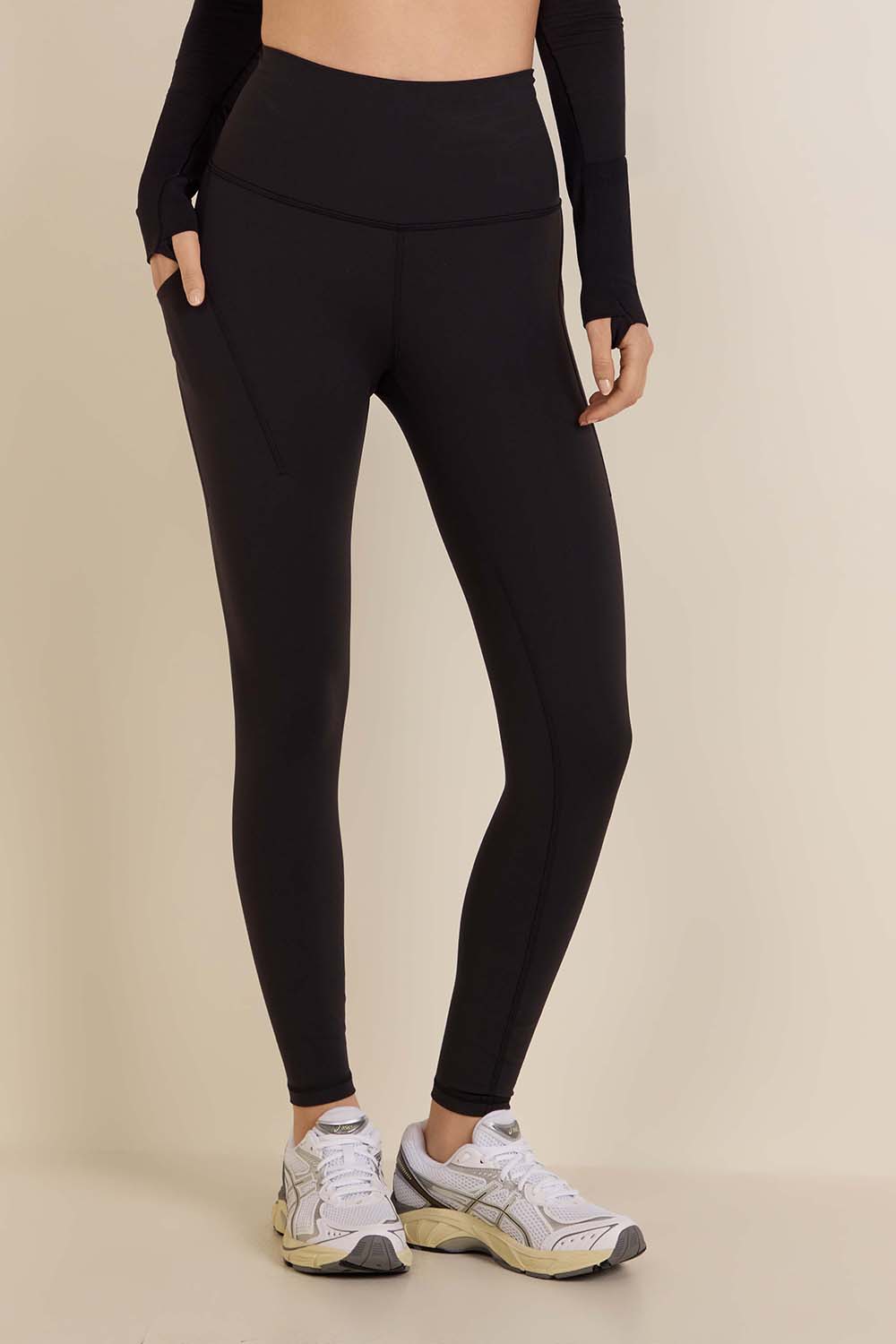 תמונת דוגמן קידמית של Wunder Train High-Rise Tight with Pockets 25