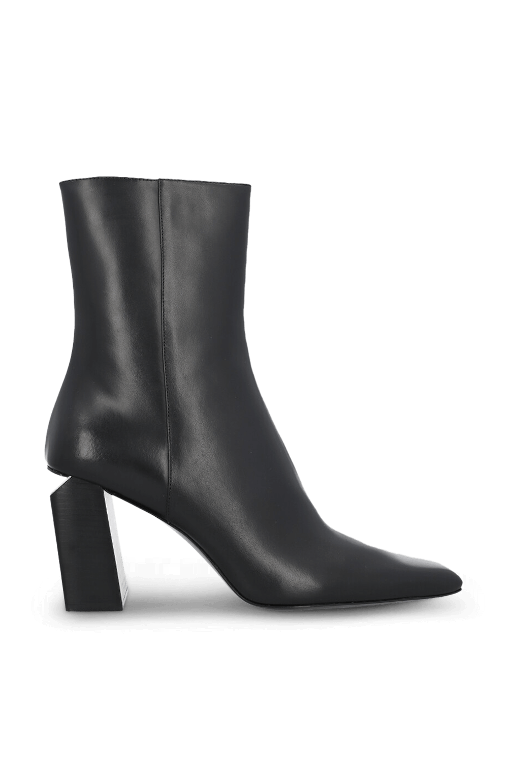 תמונה קידמית של מגפוני עקב 8.5 סמ