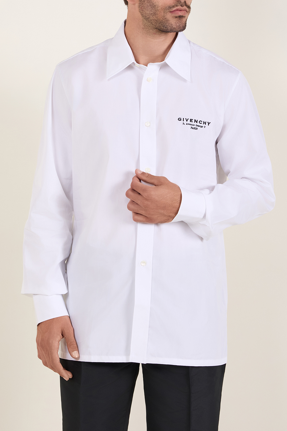 תמונת דוגמן קידמית של חולצת כפתורים