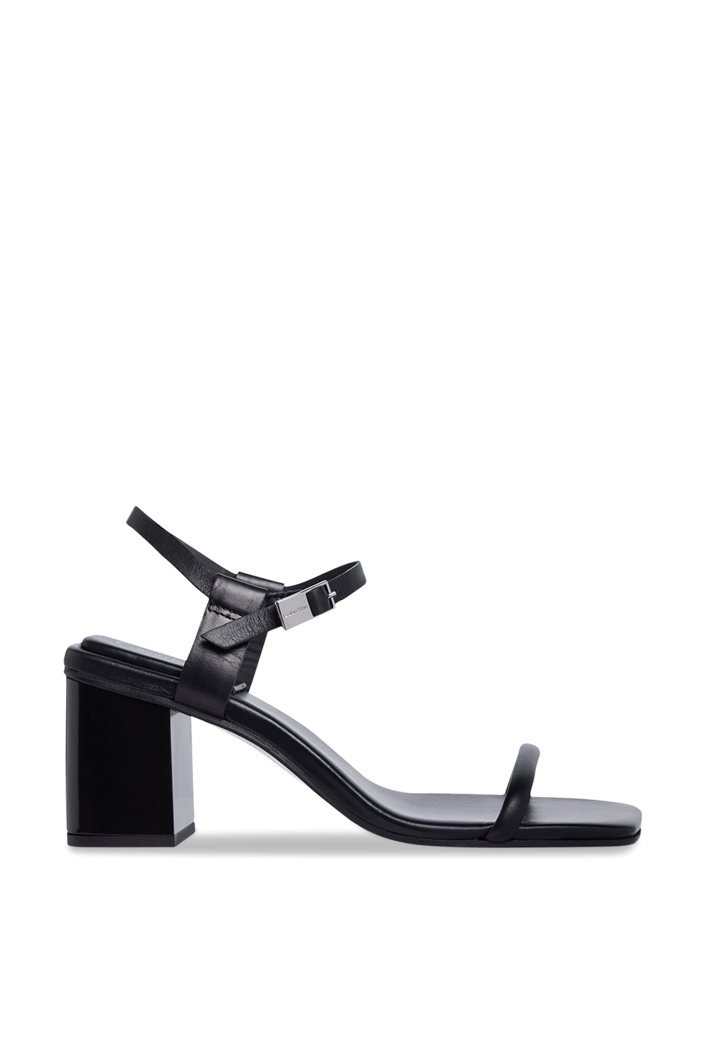 תמונה קידמית של סנדלי עקב