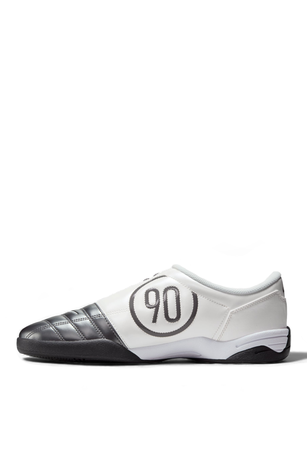 תמונת פנים של נעלי סניקרס טוטאל 90