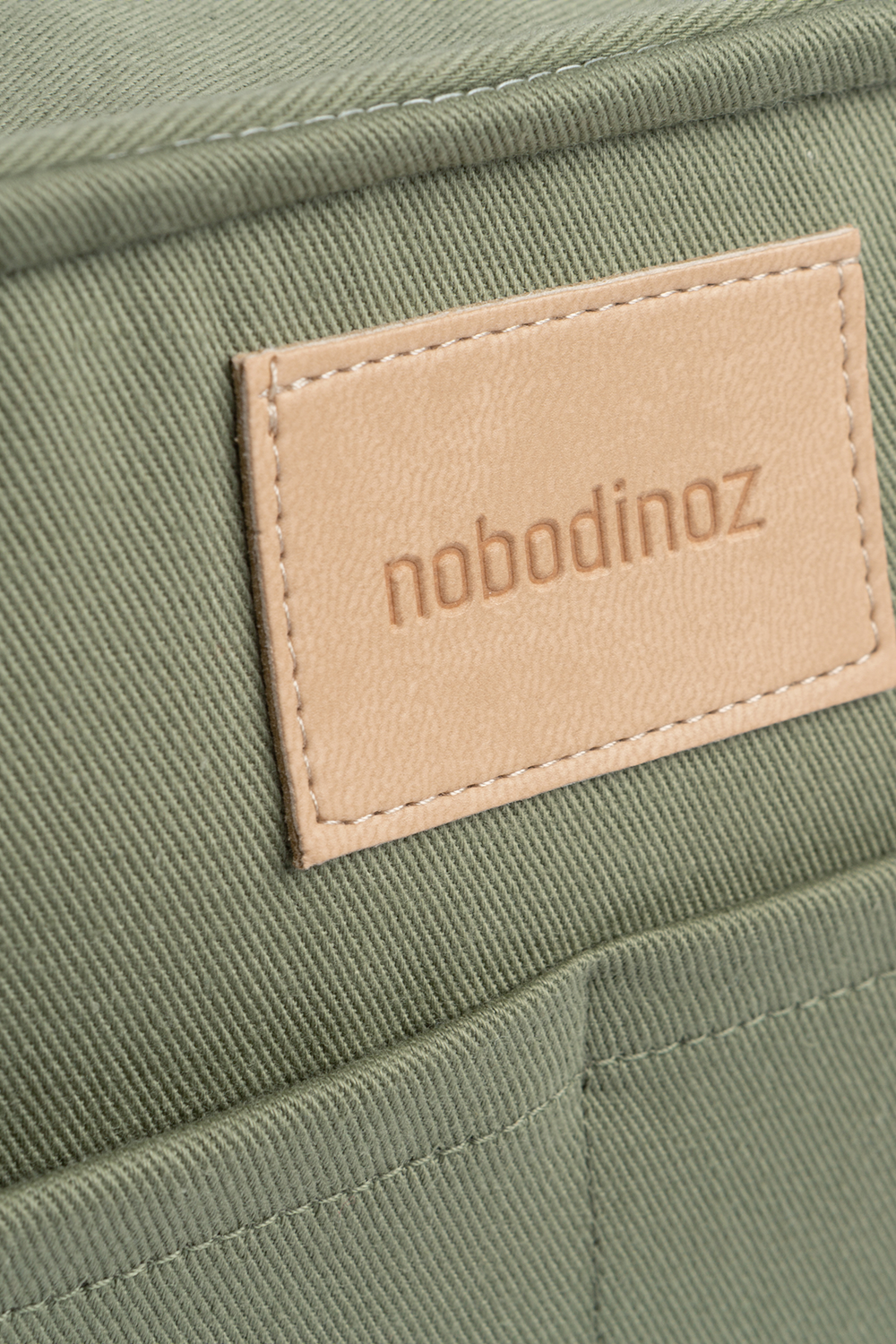 תמונת תקריב של ארגונית לעגלה בייבי און דה גו