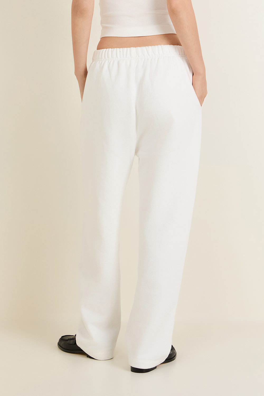 תמונת דוגמן אחורית של מכנסי ג'וג