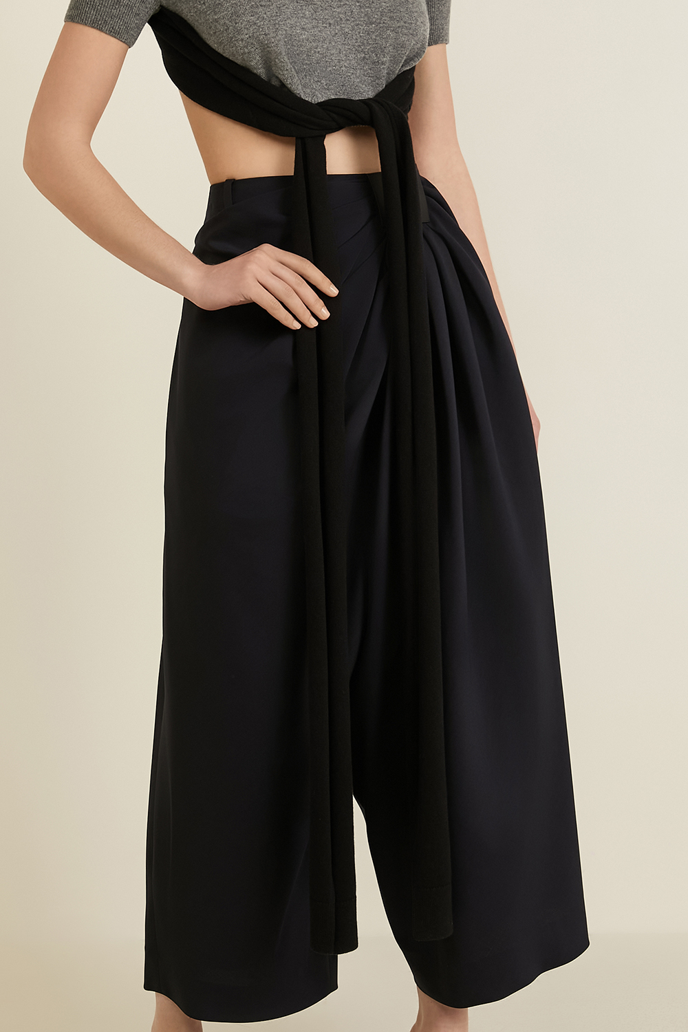 סריג פולו עם מחשוף גב