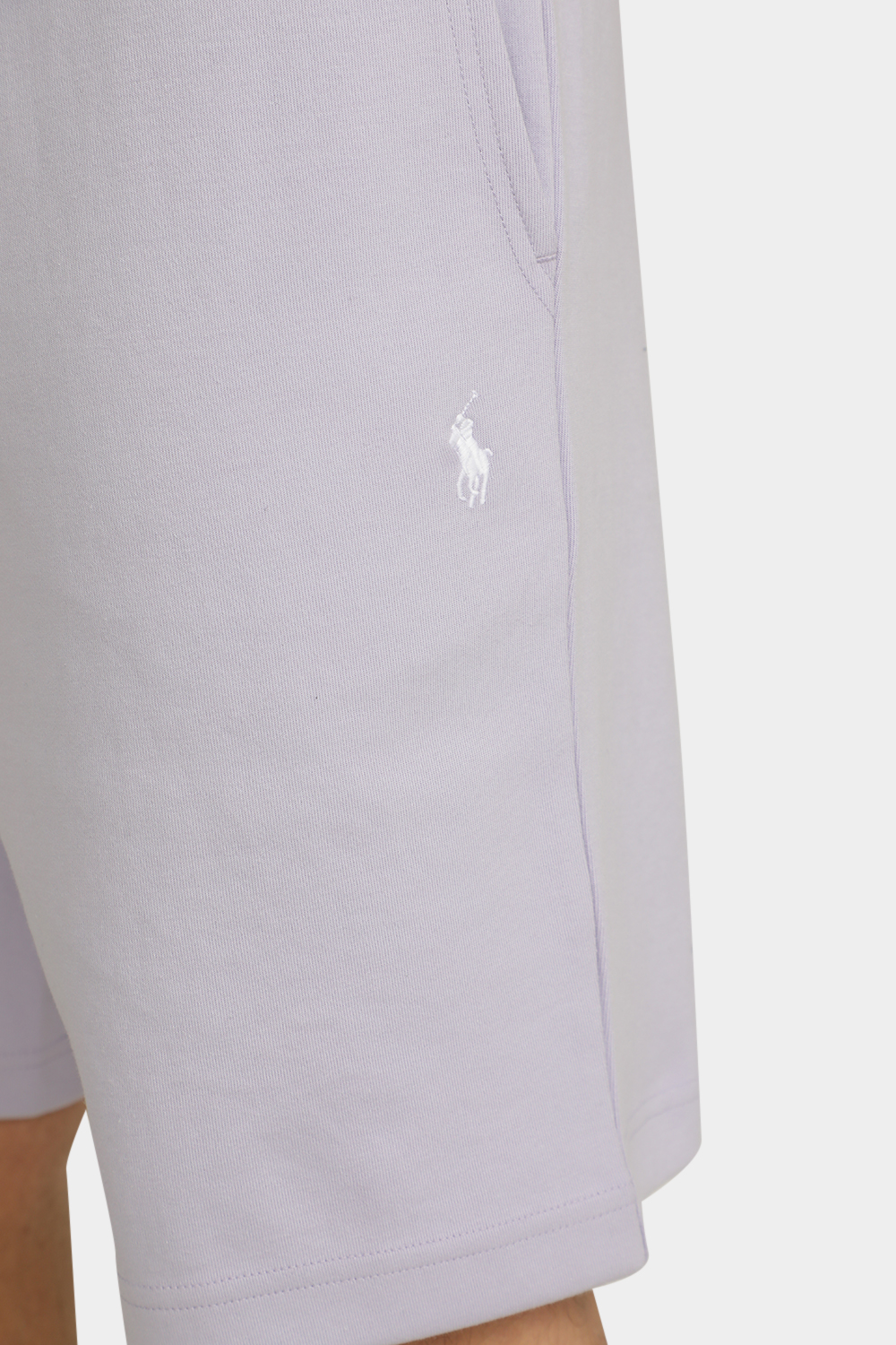 תמונת תקריב דוגמן של מכנסי ג'וגר