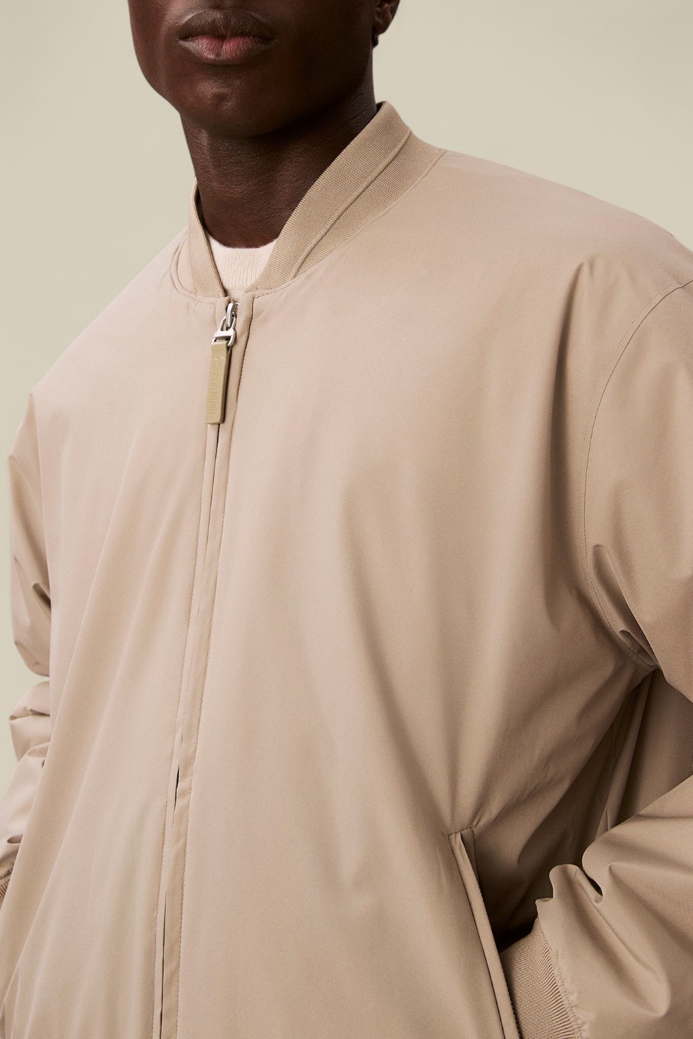 תמונת תקריב דוגמן של ז'קט בומבר