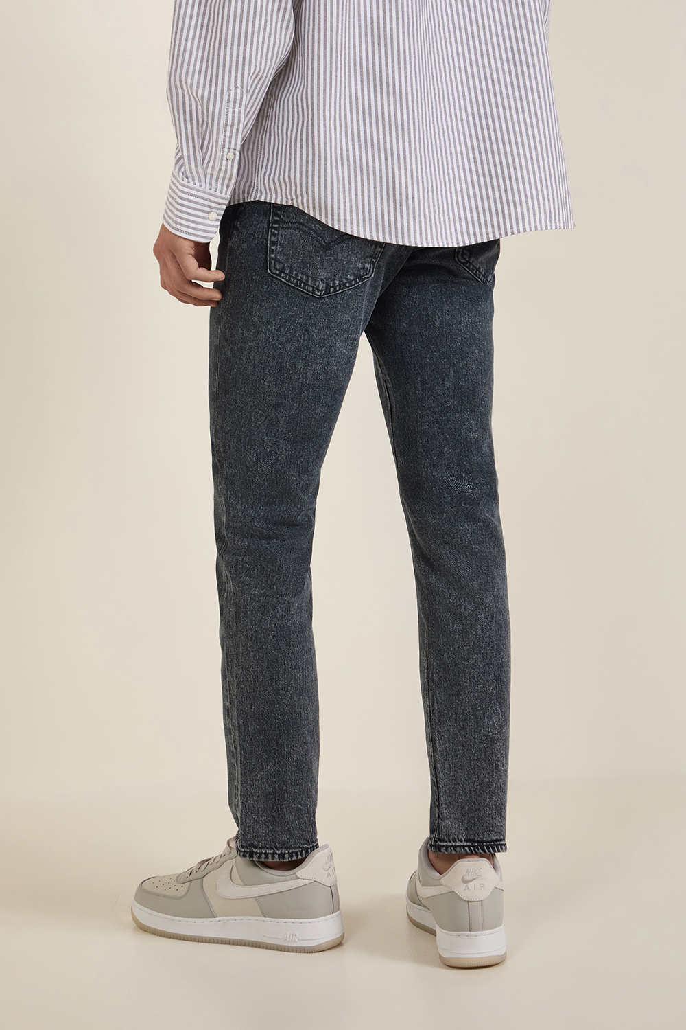 תמונת דוגמן אחורית של מכנסי ג'ינס סלים פיט 511