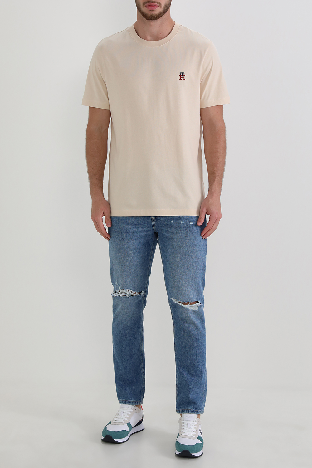 תמונת דוגמן קידמית של חולצת סלים מכותנה אורגנית