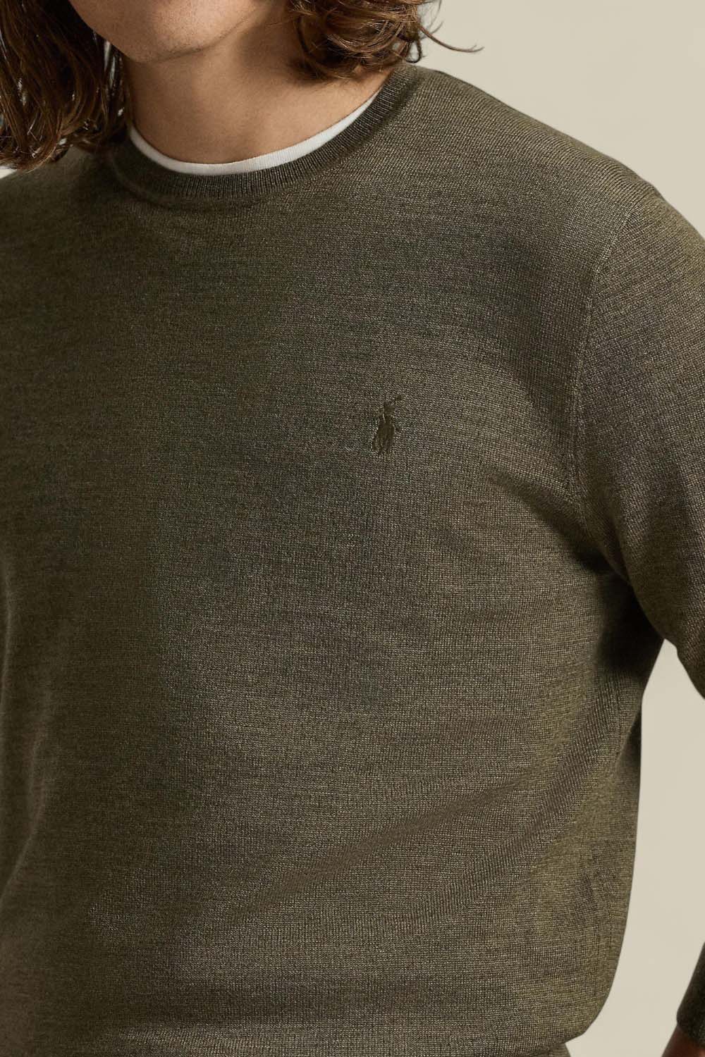 תמונת תקריב דוגמן של סריג צמר סלים פיט