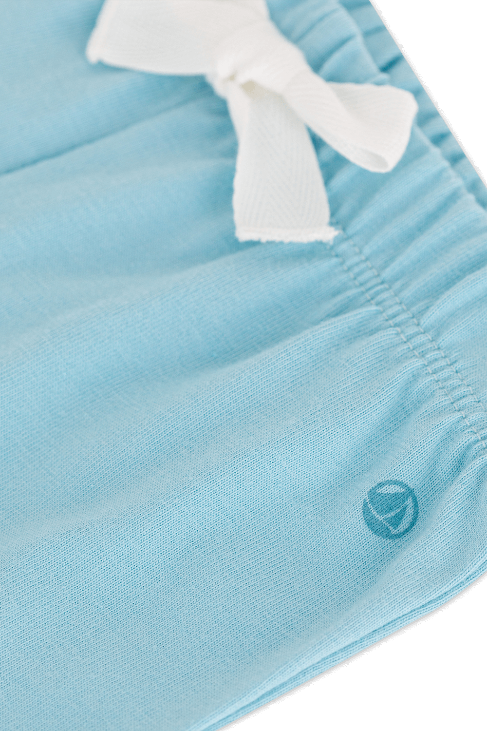 תמונת תקריב של מכנסיים קצרים