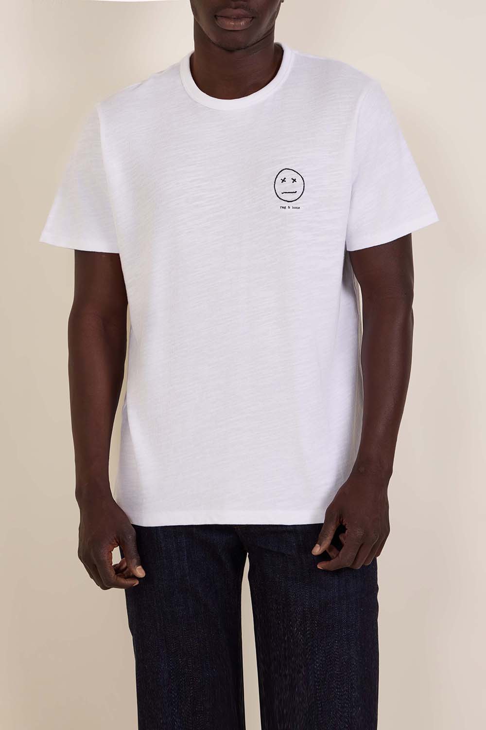 תמונת דוגמן קידמית של חולצת טי