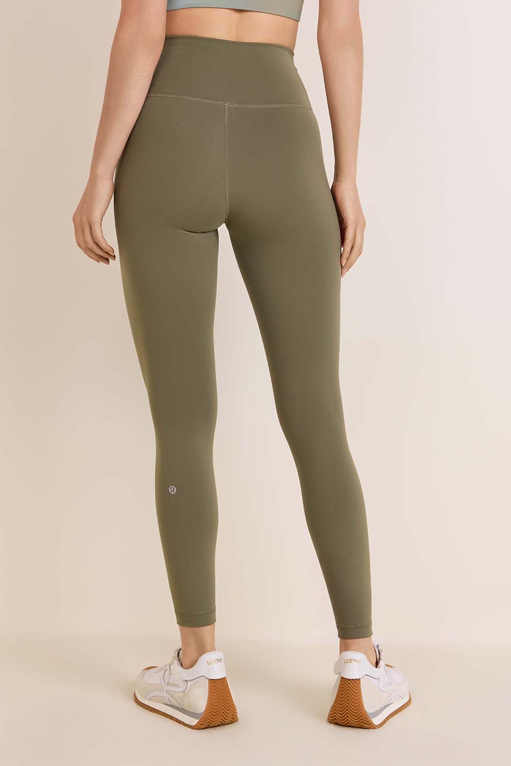 תמונת דוגמן אחורית של Wunder Train Contour Fit High-Rise Tight 25