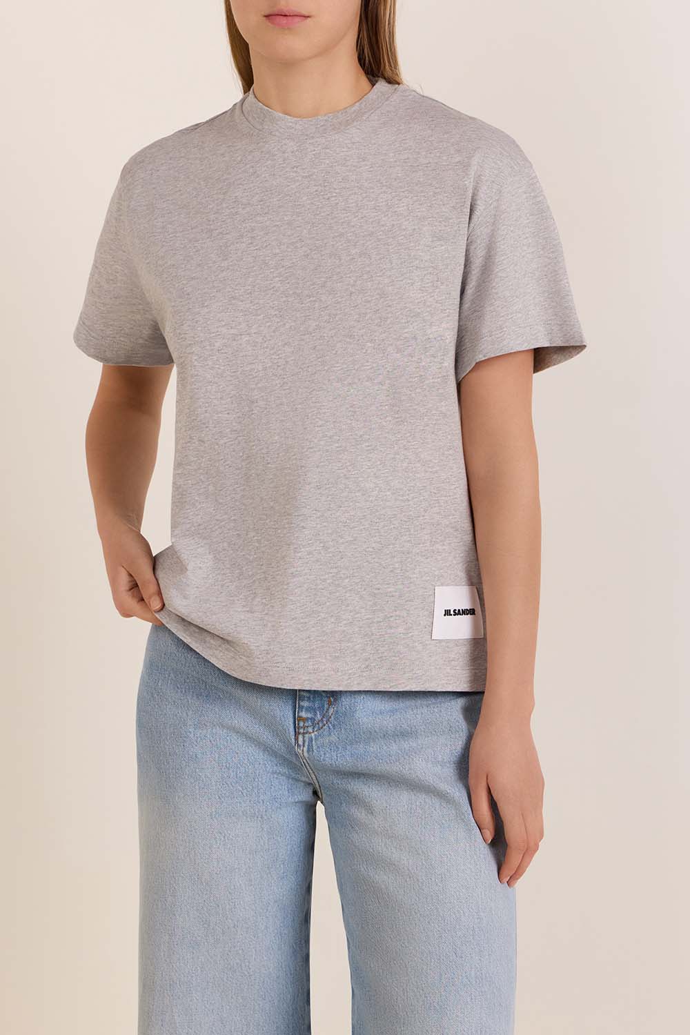 תמונת דוגמן קידמית של מארז שלוש חולצות טי