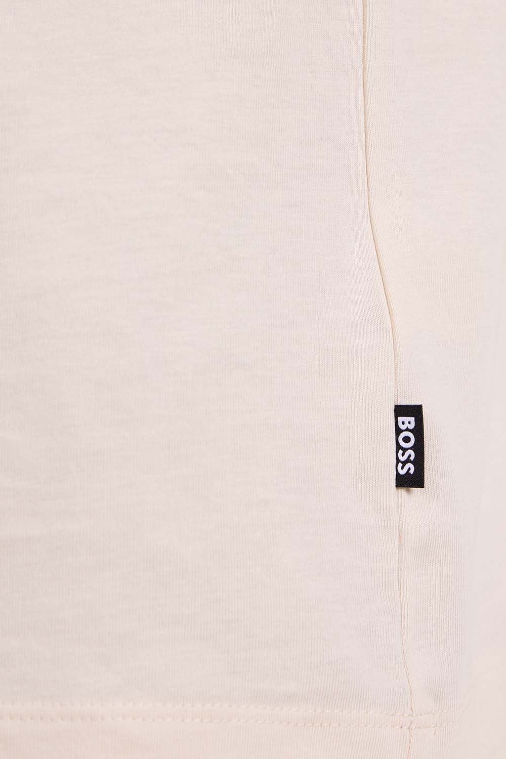 תמונת תקריב דוגמן של חולצת טי