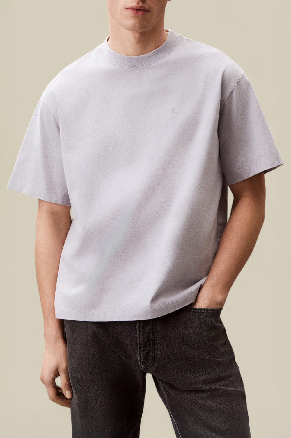 תמונת דוגמן קידמית של חולצת טי