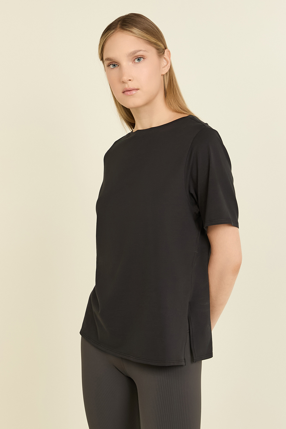 תמונת דוגמן קידמית של Relaxed-Fit Boatneck T-Shirt