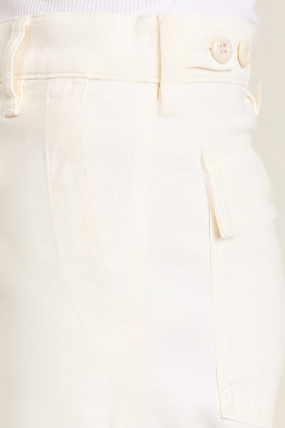 תמונת תקריב דוגמן של מכנסיים ארוכים