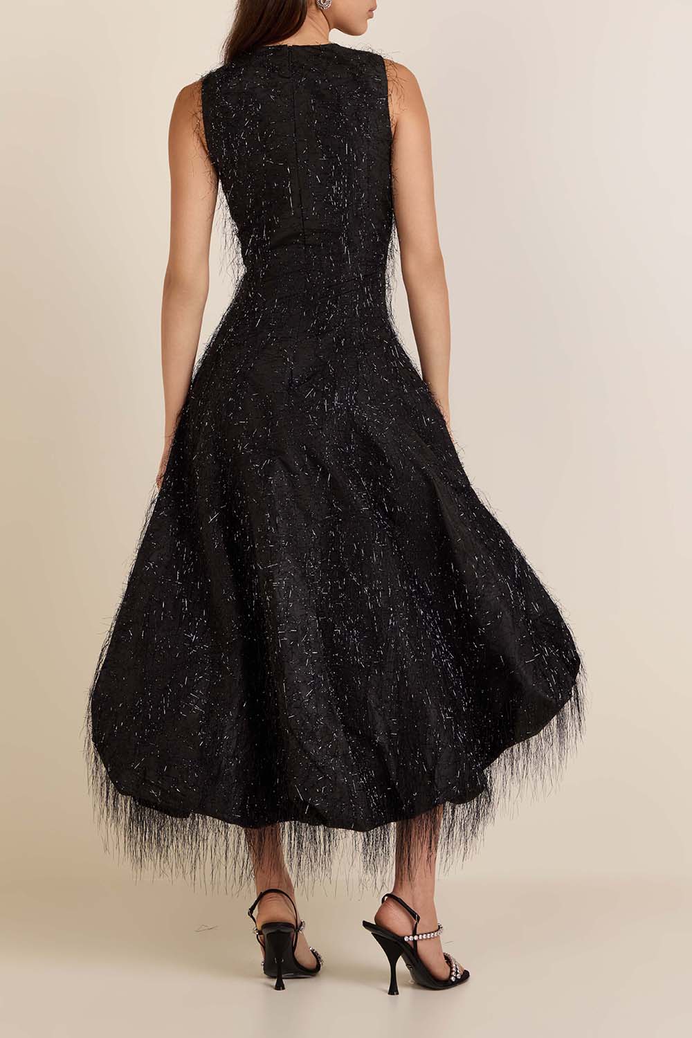 תמונת דוגמן אחורית של שמלת מידי טנסי