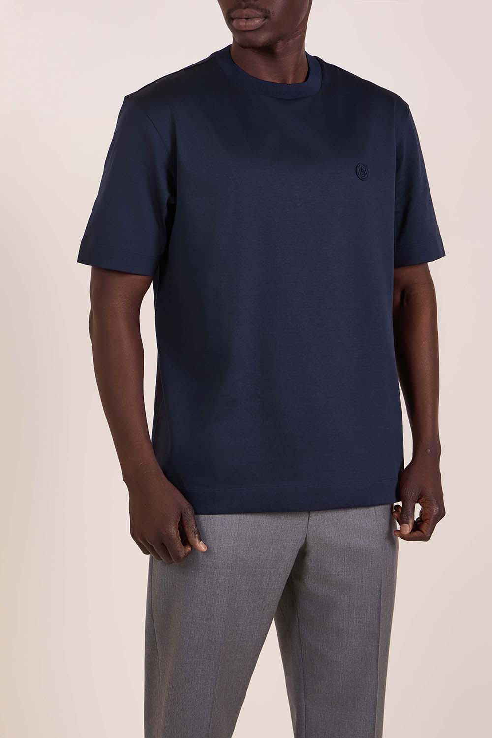 תמונת דוגמן קידמית של חולצת טי