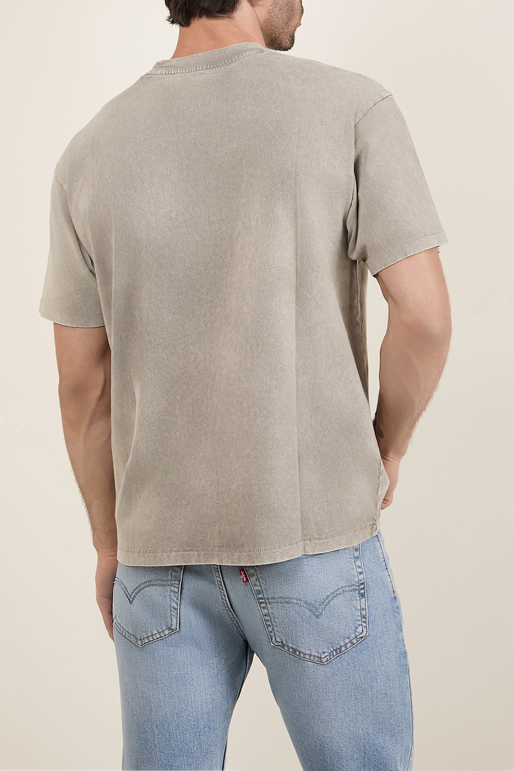 תמונת דוגמן אחורית של חולצת טי