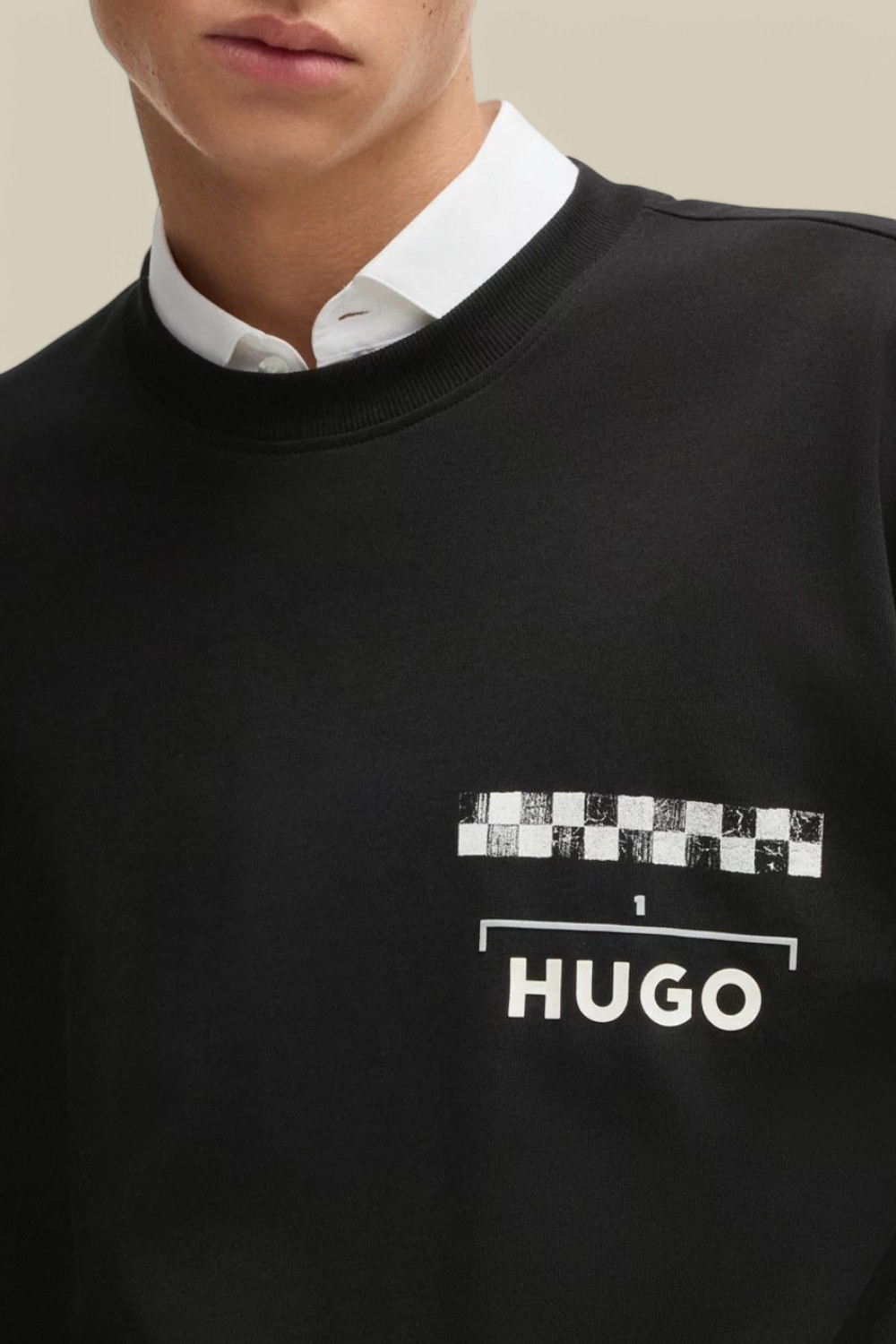 תמונת תקריב דוגמן של חולצת טי