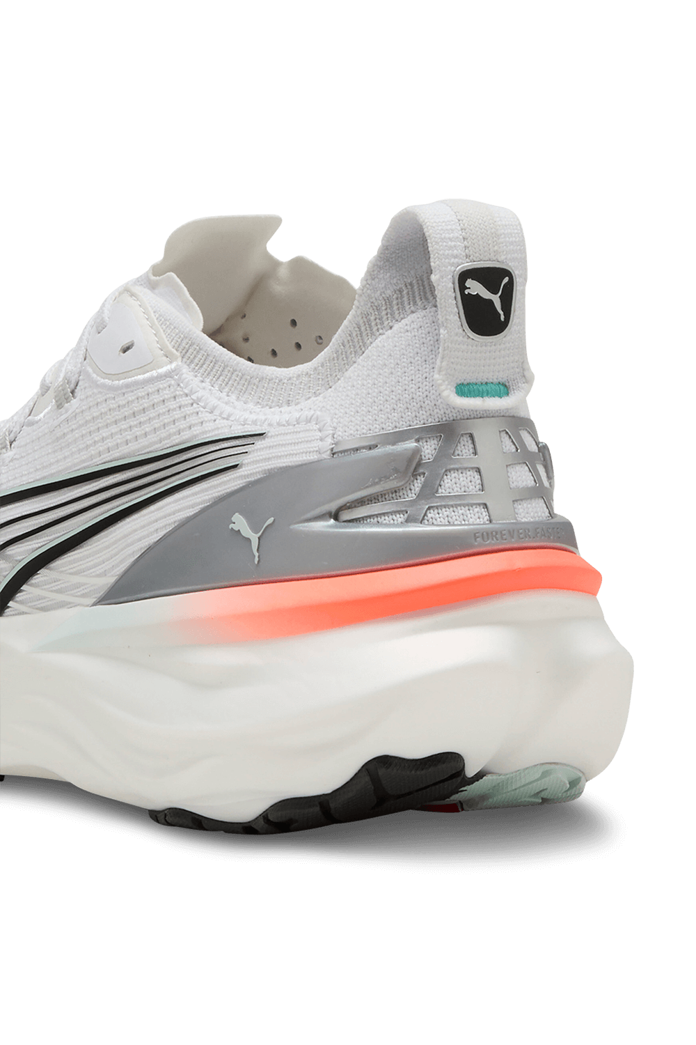 תמונת תקריב של נעלי ריצה פוראבר ראן ניטרו 2