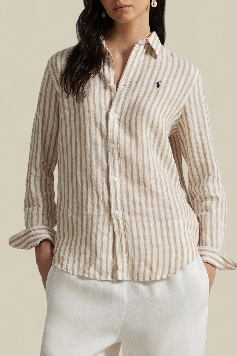 תמונת דוגמן קידמית של חולצת כפתורים מפשתן