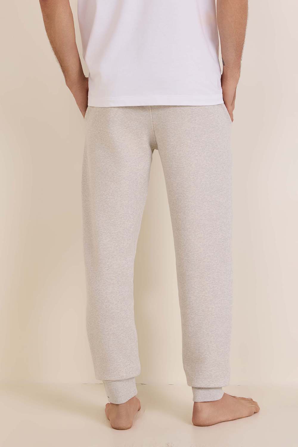 תמונת דוגמן אחורית של מכנסי ג'וג