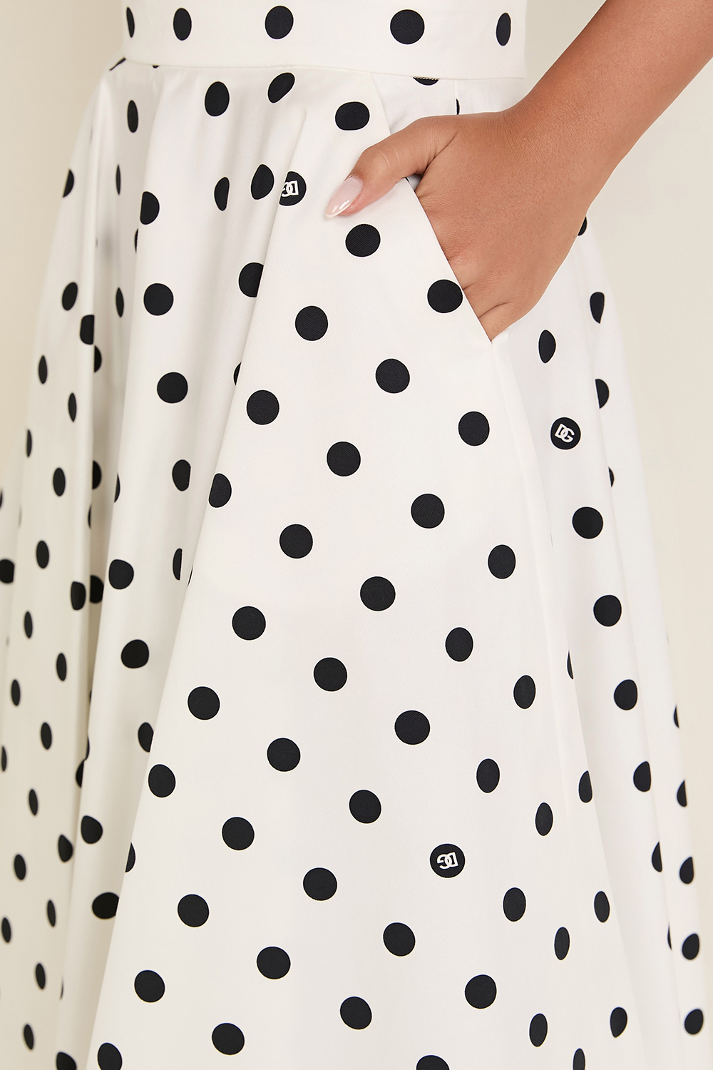 תמונת תקריב דוגמן של חצאית מידי