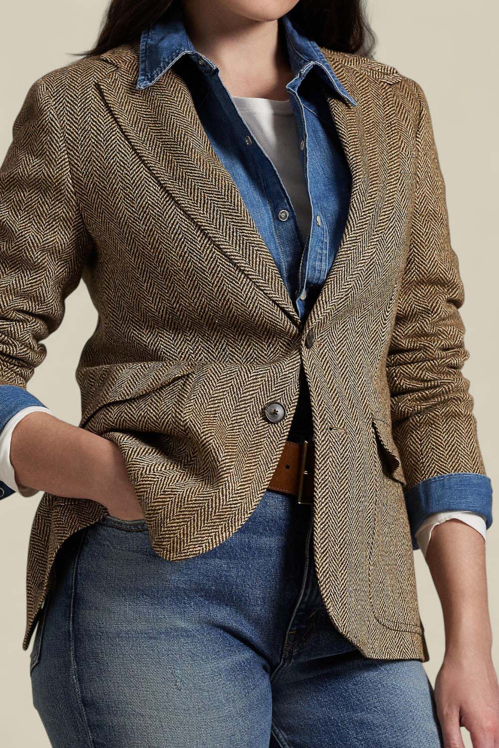 תמונת תקריב דוגמן של בלייזר טוויד