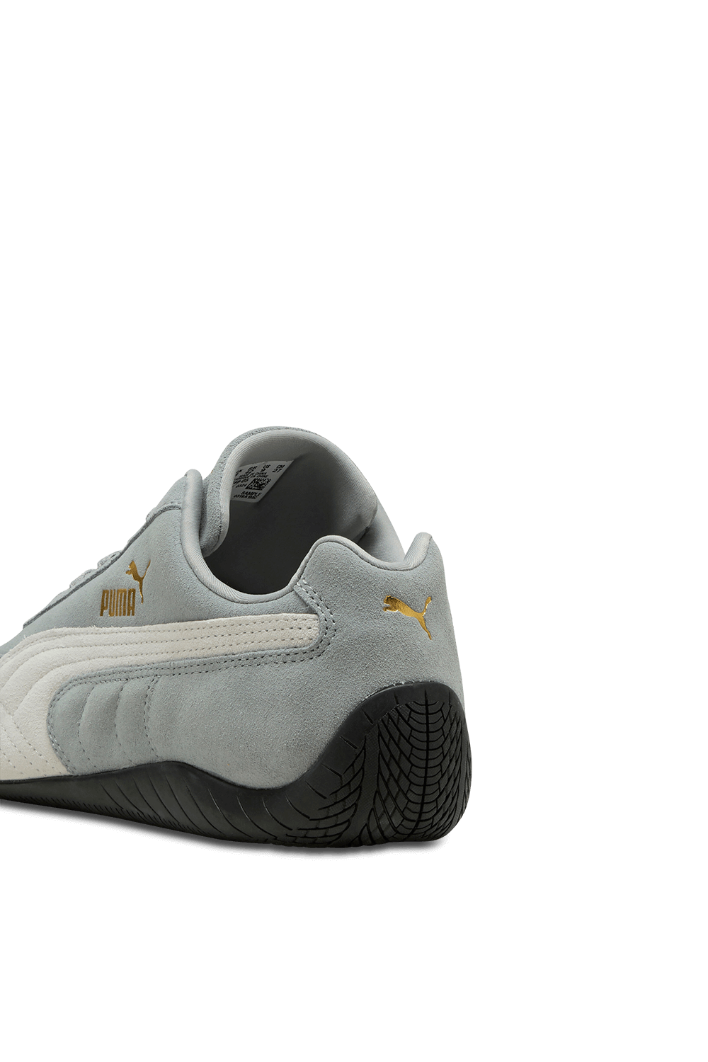 תמונת תקריב של נעלי סניקרס ספידקאט