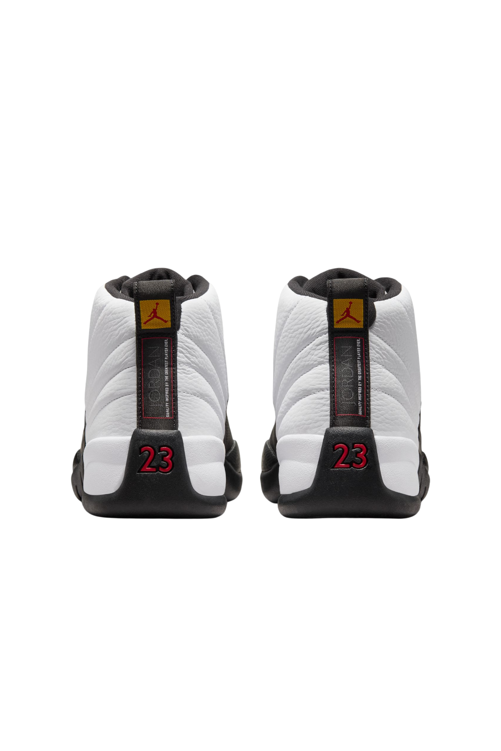 תמונת תקריב של נעלי סניקרס אייר ג'ורדן 12 רטרו טקסי