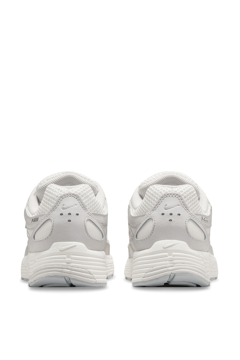 תמונה אחורית של נעלי ריצה פי - 6000