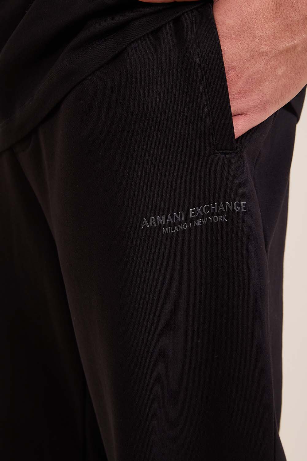 תמונת תקריב דוגמן של מכנסי פוטר