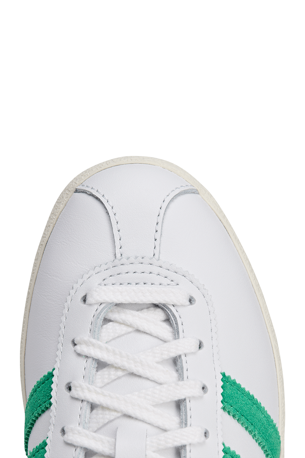 תמונת פנים של ספורטי אנד ריץ' X אדידס נעלי סניקרס