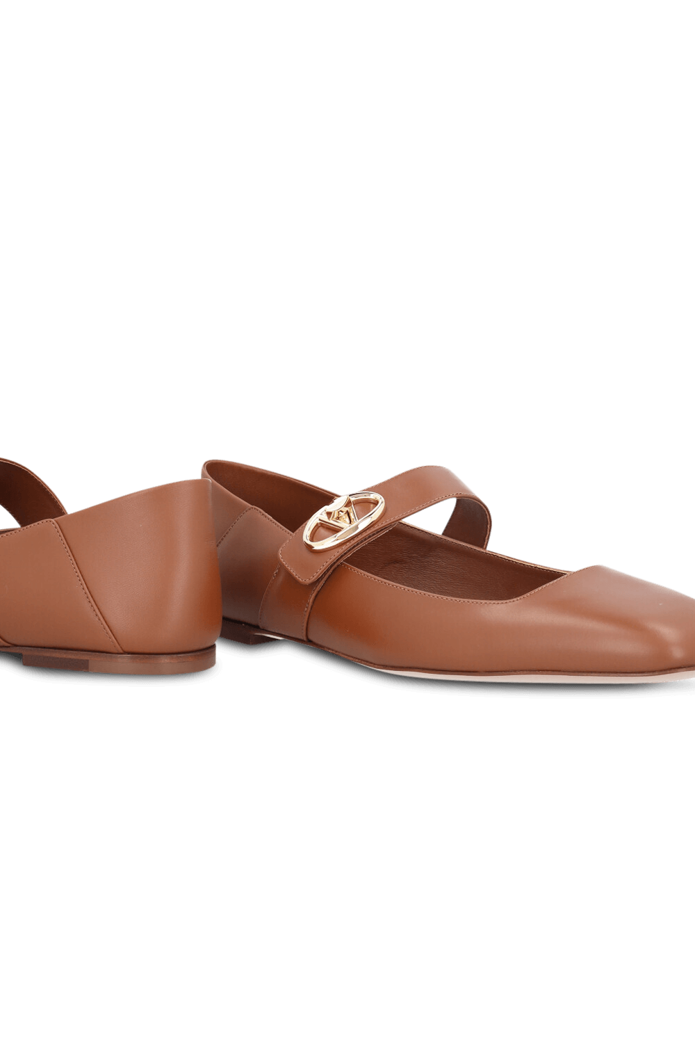 תמונת תקריב של נעלי בלרינה מרי ג'יין