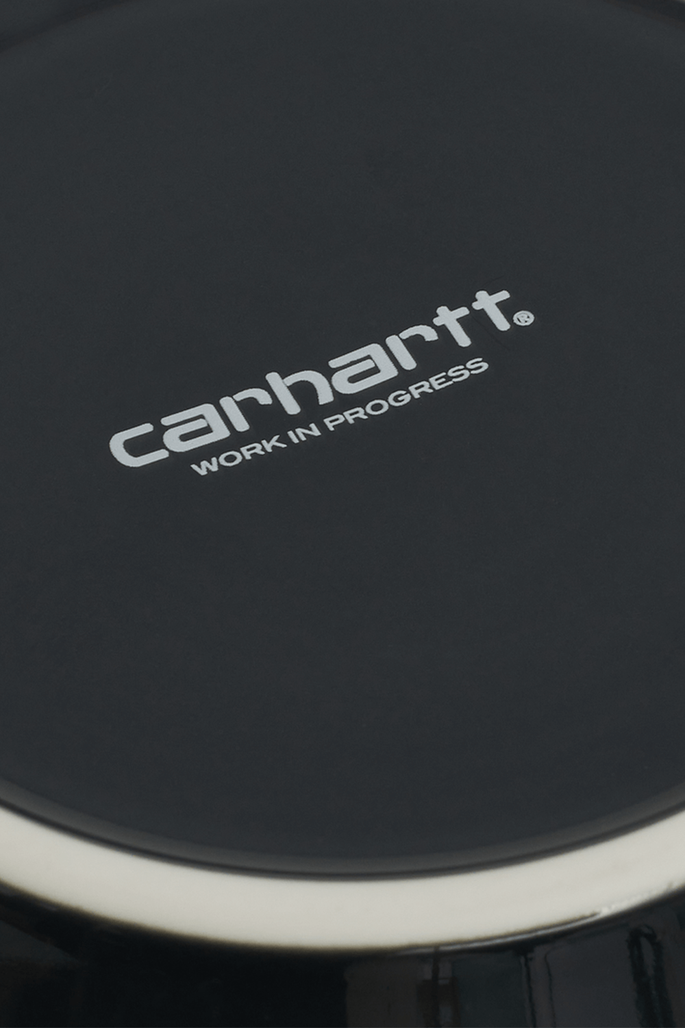 תמונת פנים של קערת קרמיקה עם לוגו בגוון שחור