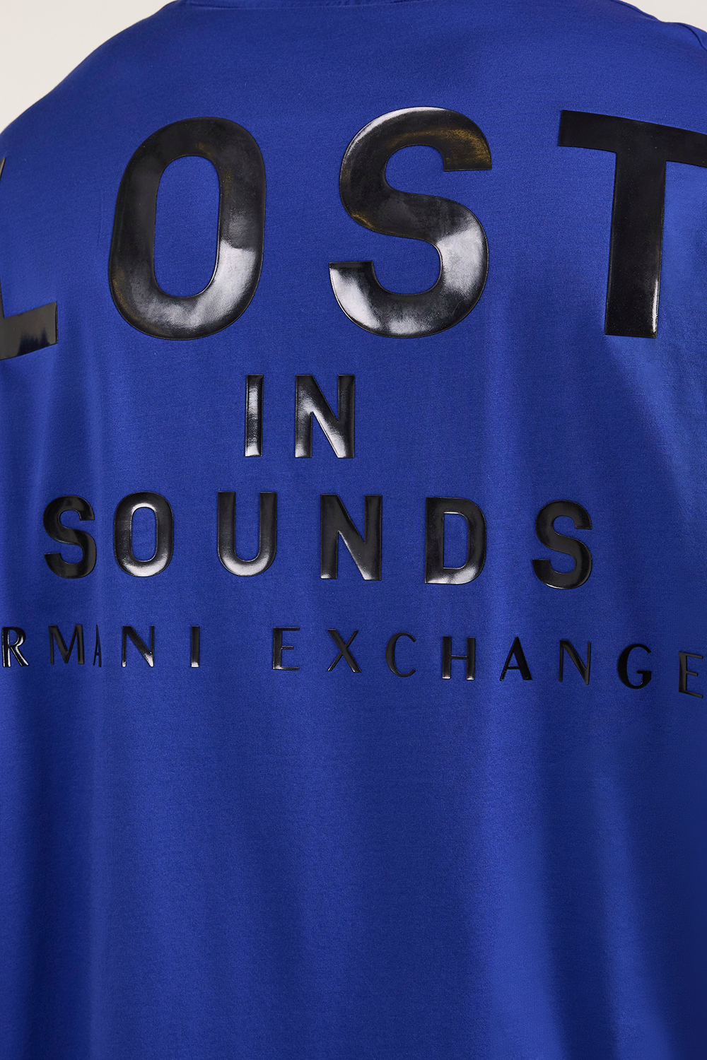 תמונת תקריב דוגמן של חולצת טי